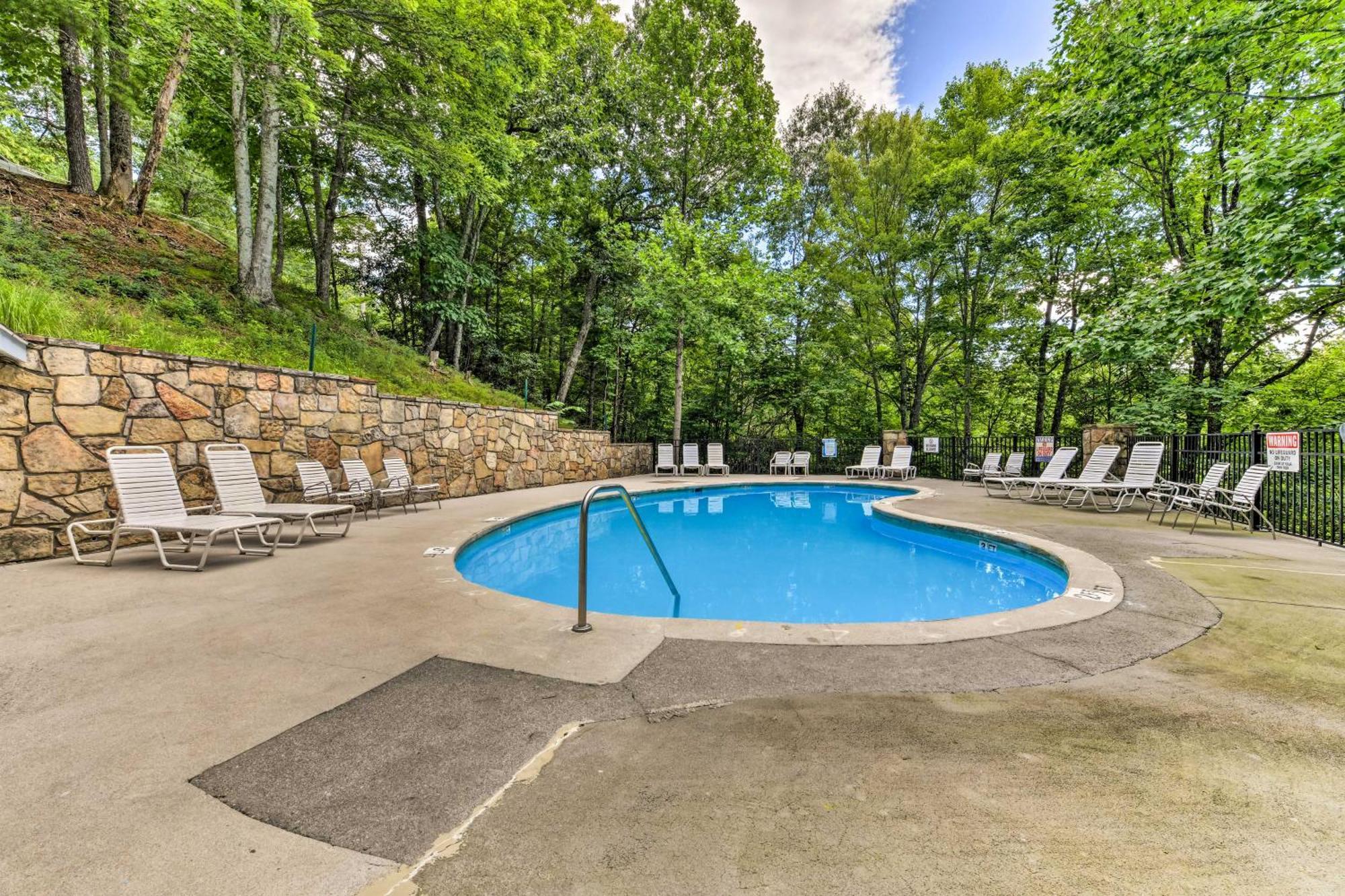 Updated Cobbly Nob Resort Home With Hot Tub! Gatlinburg Exterior foto